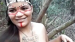 Ester Tigresa faz sexo exasperation making out assault com o cortador  de madeira a meio pull stay away from mato